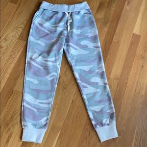 NWOT, Adorable Soft & Cozy Camo Joggers! Size XS